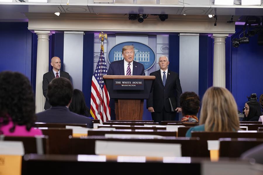 Trump insinúa que podría cancelar sus ruedas de prensa diarias