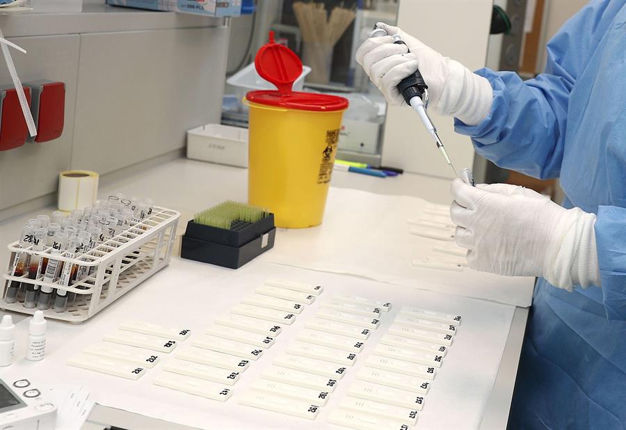 Prueba inicial de potencial medicamento contra el coronavirus tiene éxito