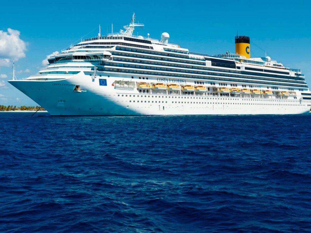 Muere de COVID-19 un tripulante de crucero Favolosa en Miami