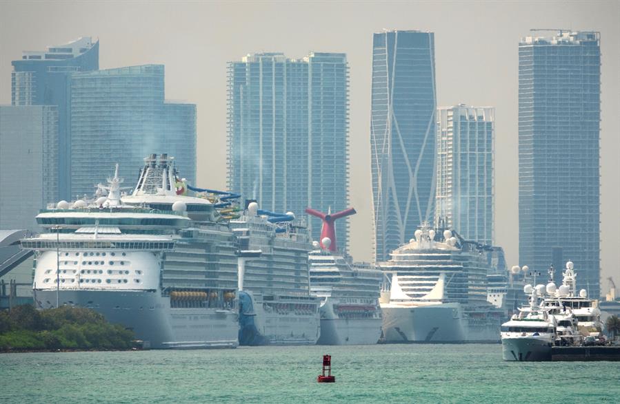 Otro crucero con muchos enfermos de gripe navega hacia Florida