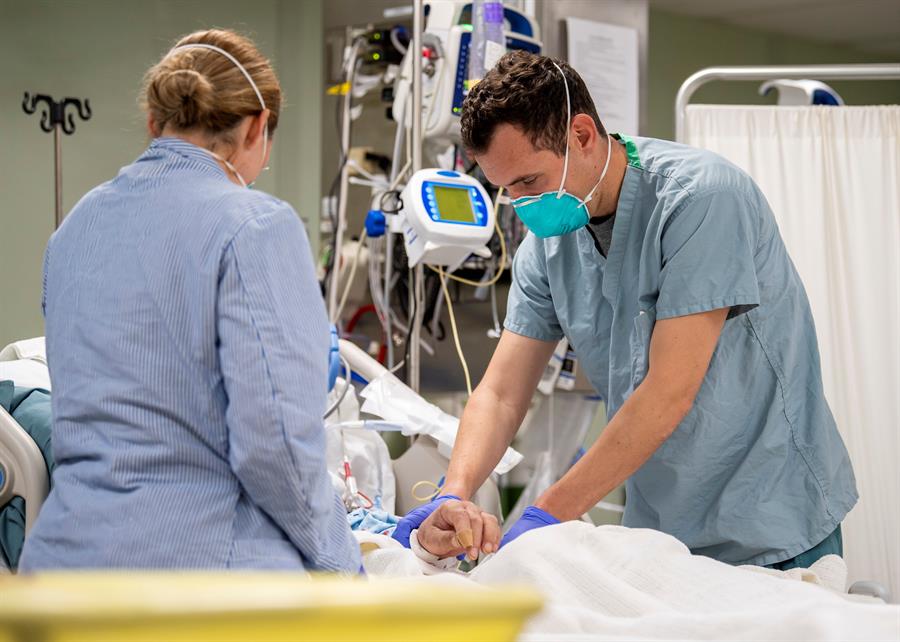 Envían refuerzo de 100 profesionales de salud a hospitales públicos de Miami
