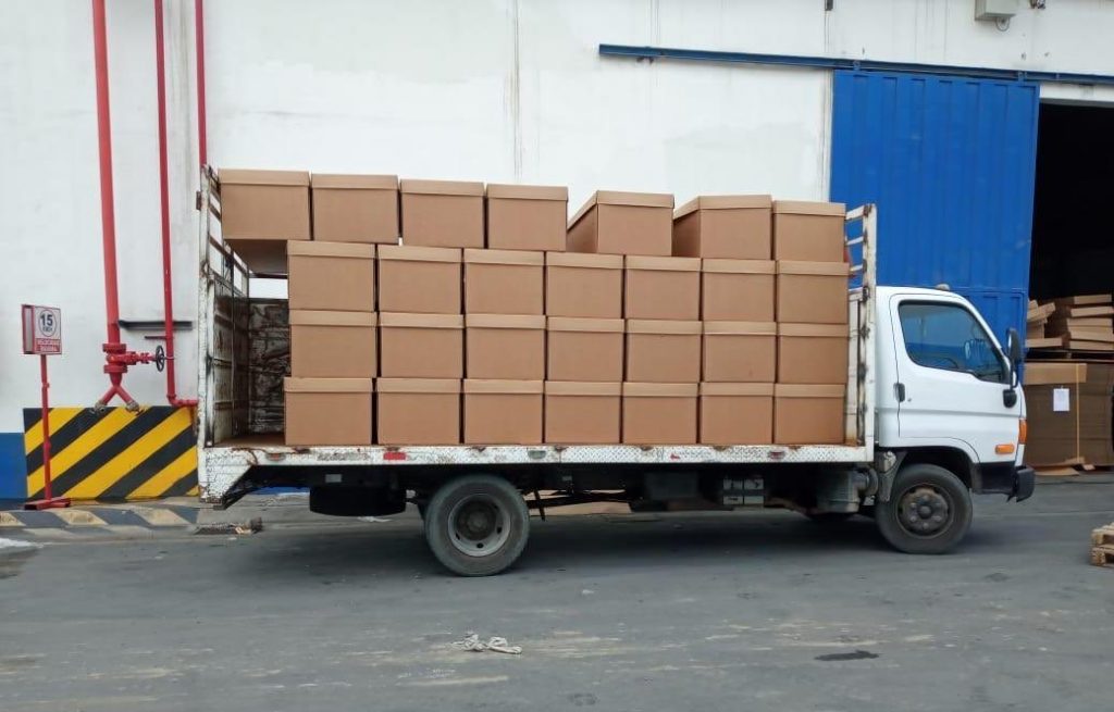 Guayaquil usa ataúdes de cartón para víctimas del COVID-19