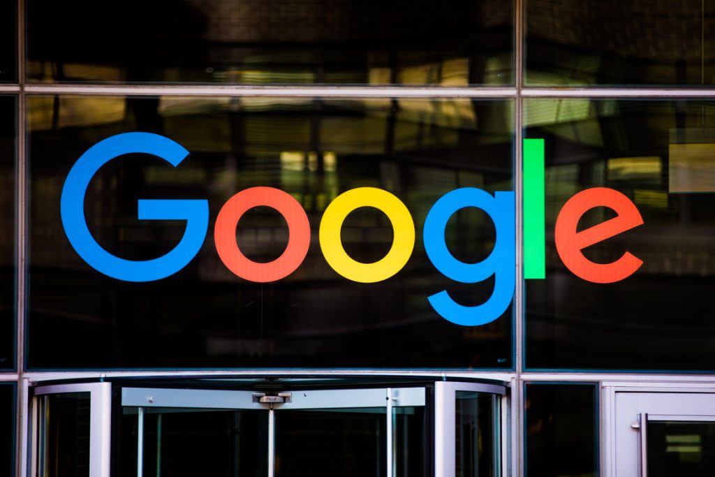 ¿Google y Facebook deben pagar a los medios por las noticias que publican?
