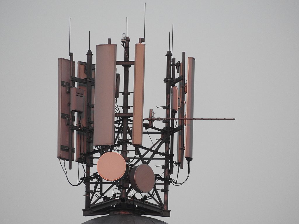 Atacan torres 5G por supuesto nexo con el coronavirus