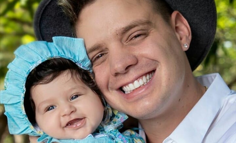 Marko Música posa con su hija