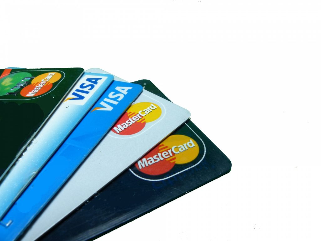 Presentan demandan contra Visa y Mastercard bajo la ley Helms-Burton