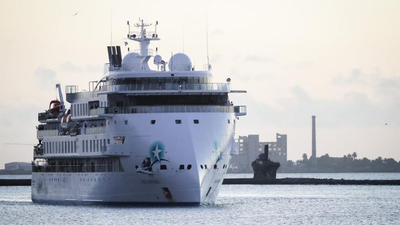 Viento retrasa despegue de vuelo que repatriará cruceristas a Estados Unidos