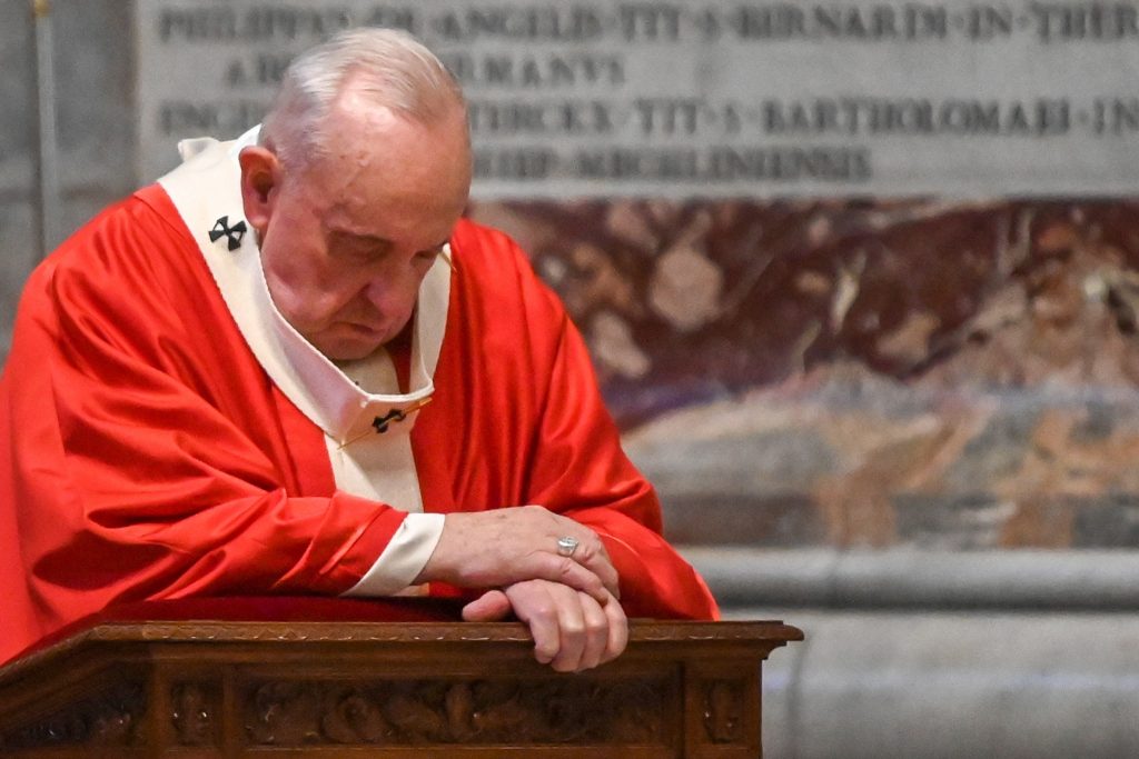 El papa inicia Semana Santa sin fieles por el coronavirus