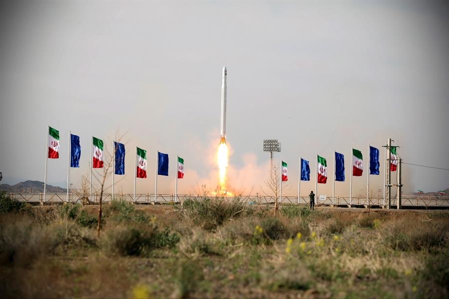 Irán lanzó con éxito su primer satélite militar para reforzar su defensa