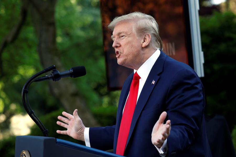Critican "caótico" manejo de la pandemia de Trump y gobernador de Florida