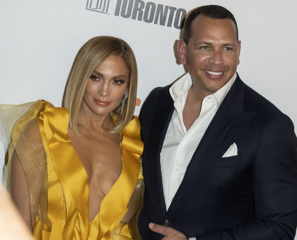Jennifer López suspende su boda con Alex Rodriguez por el coronavirus