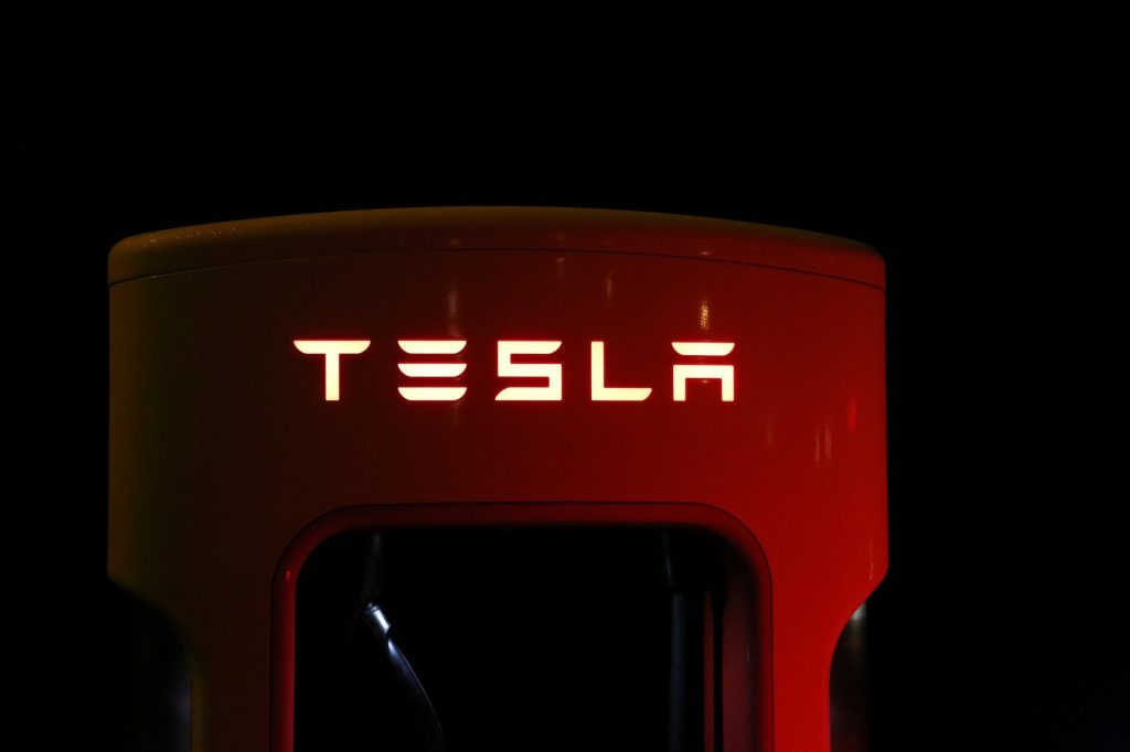 Impedir que la gente salga de sus casas es "fascista", según el fundador de Tesla