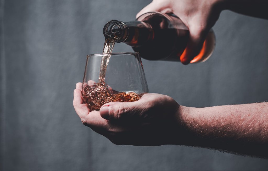 Mueren 15 peMurieron 15 personas por consumir bebidas artesanales en Dominicanarsonas por consumir bebidas artesanales en Santo Domingo