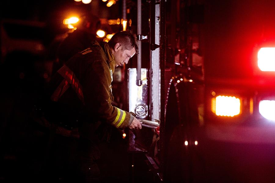 Once bomberos heridos en una explosión en Los Ángeles