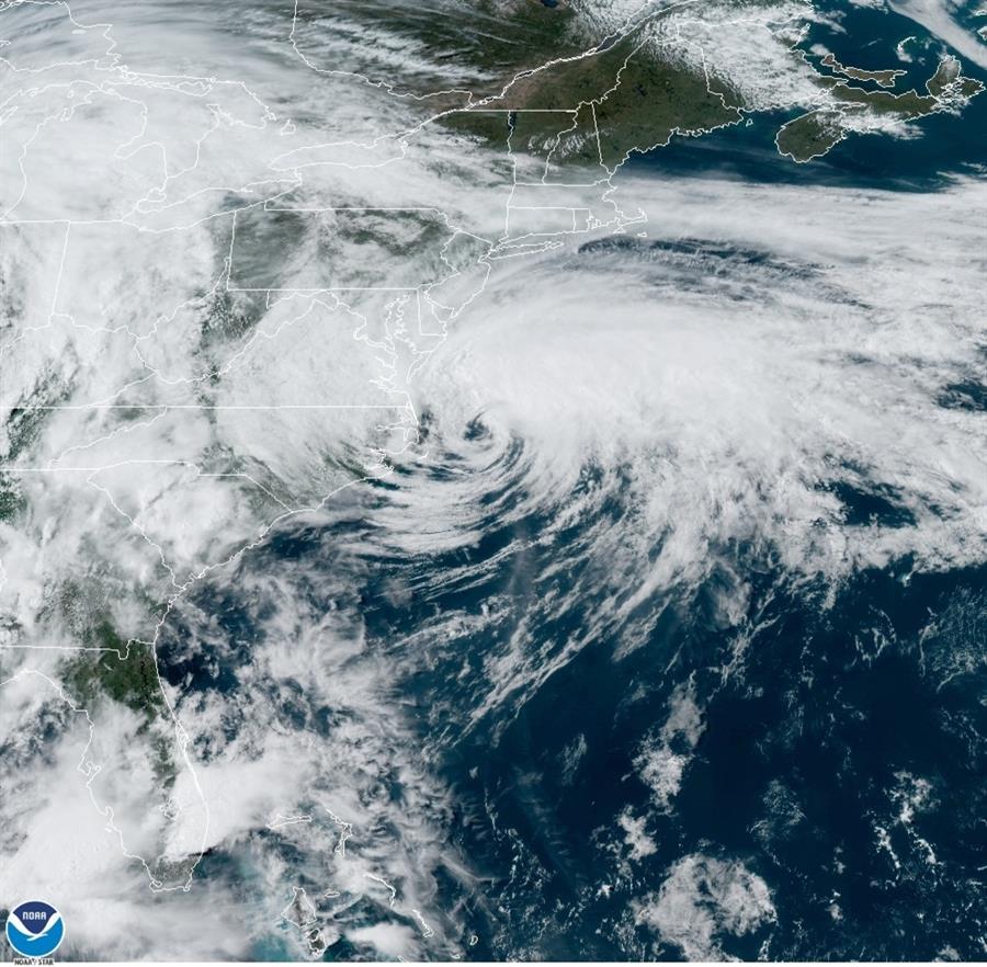 Arthur se aleja de EEUU sin tocar tierra y avanza hacia el Atlántico