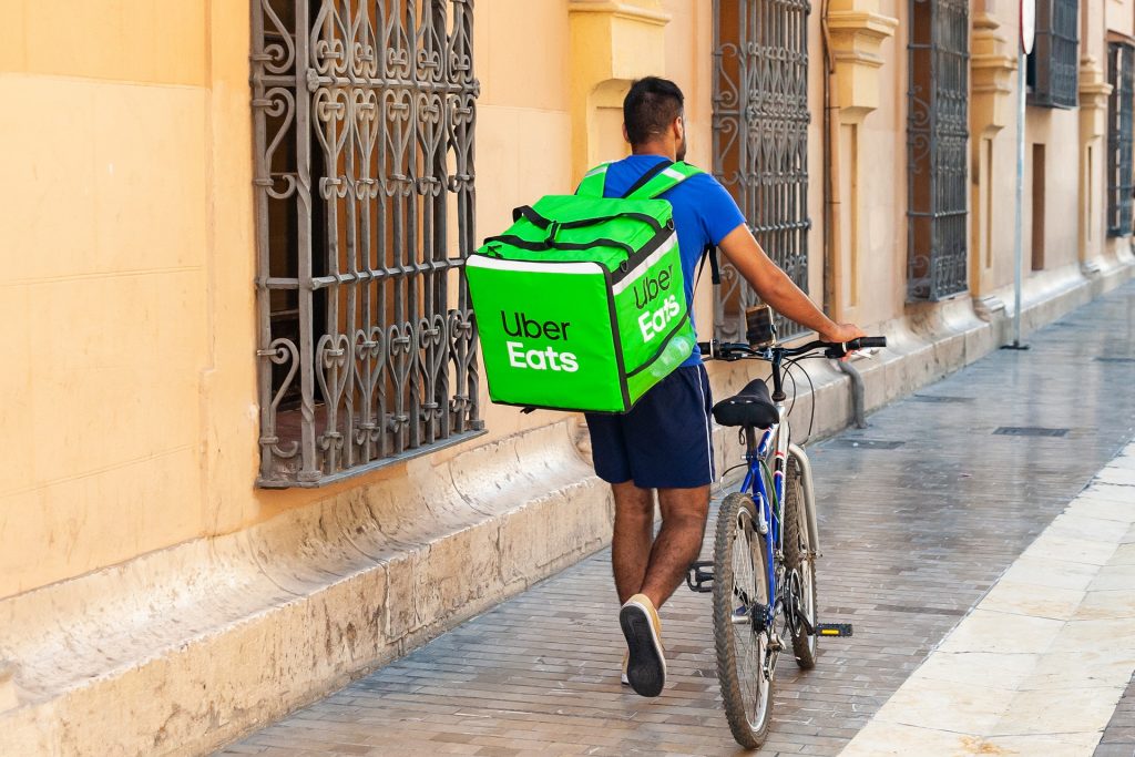 Uber negocia adquisición de Grubhub