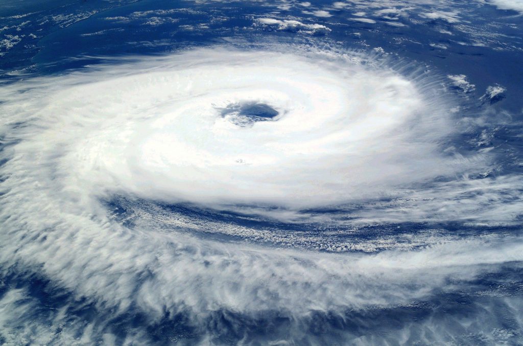 Tifón Vongfong arrasó islas del centro de Filipinas al tocar tierra 6 veces