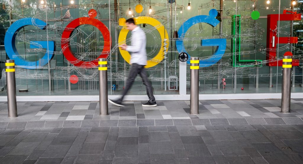 Apple y Google lanzan software para rastrear casos de COVID-19