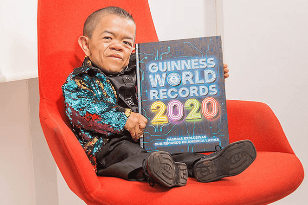 Colombiano vuelve al Guinness como el hombre más bajo del mundo
