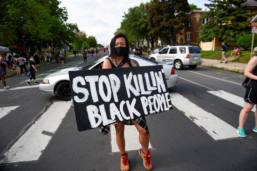 Miles de personas protestaron por la muerte a manos de policías del afroamericano George Floyd