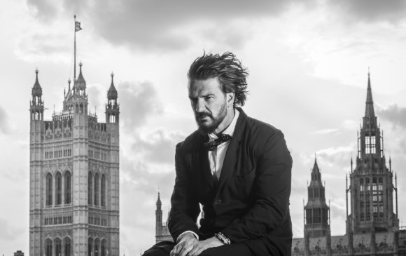 Con disco exclusivo, Ricardo Arjona busca lucrarse en tiempos de crisis