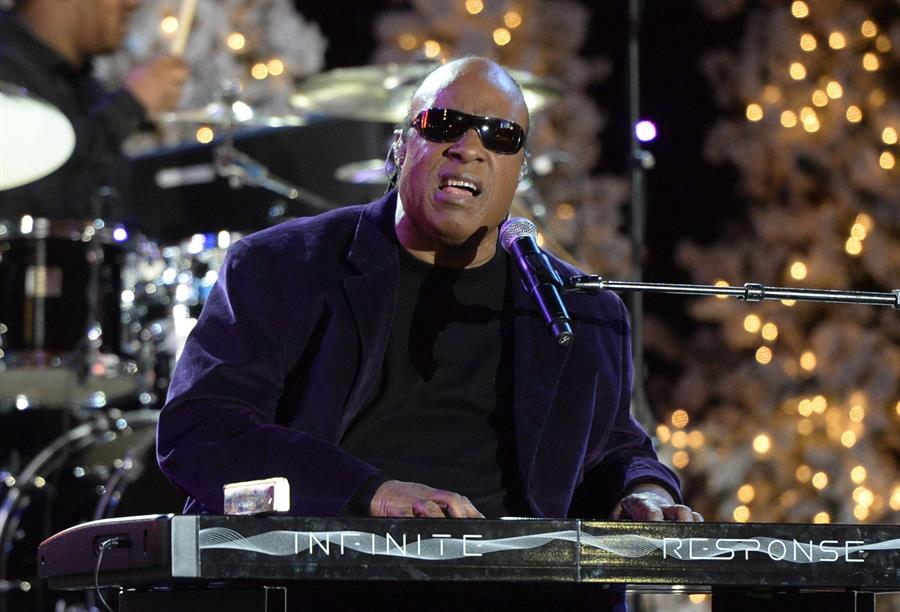 Stevie Wonder cumple 70 años entregado a las causas sociales