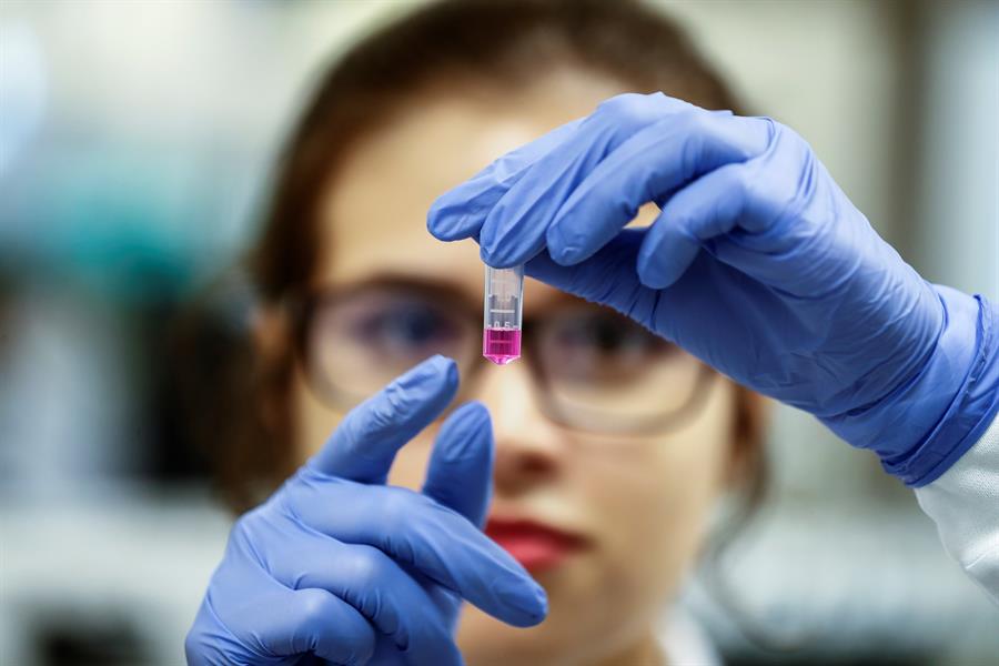 Vacunar al 50 % más pobre de la humanidad costaría menos de lo que ganan las farmacéuticas más grandes