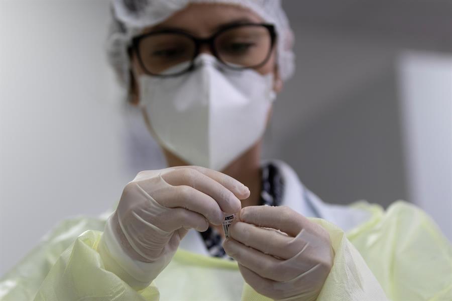 Identifican anticoagulante que podría frenar entrada de COVID-19 en células