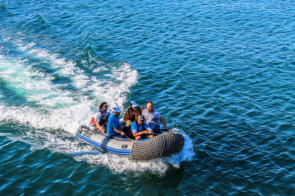 Deportan a cinco migrantes cubanos interceptados en aguas del sur de Florida