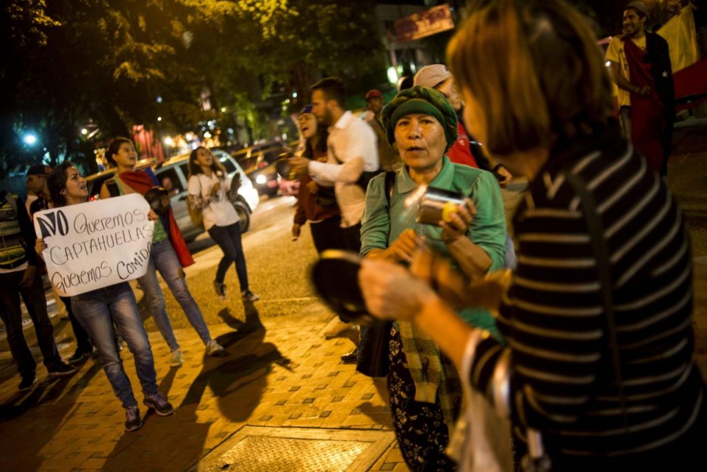 Cacerolazos vuelven a Caracas tras el cierre de DirecTV