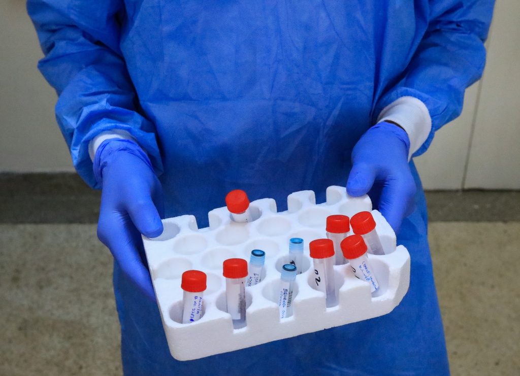 EEUU "tiene pruebas" del origen del COVID-19 en laboratorio
