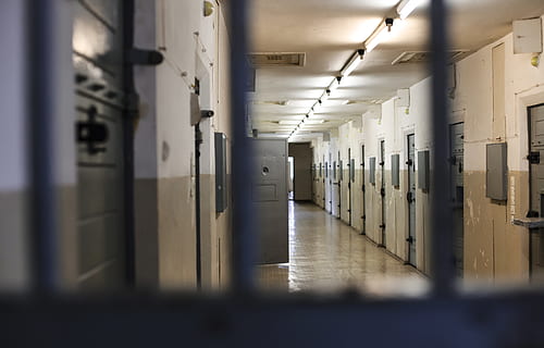 Exigen liberación de prisioneros en Florida tras 9 muertes por la COVID-19