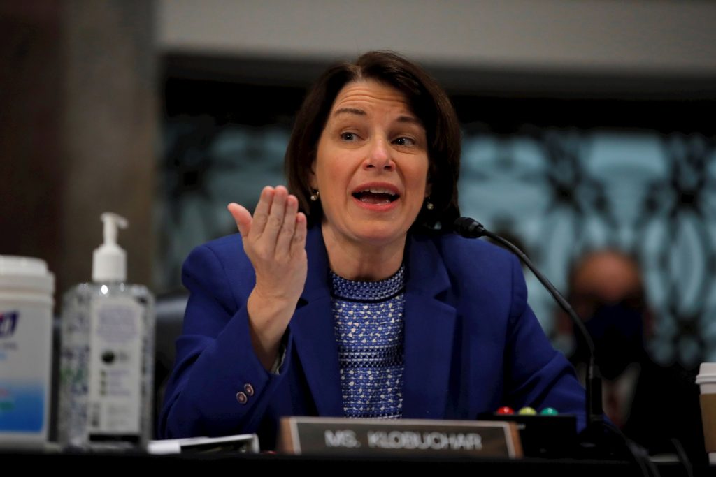 Amy Klobuchar no considerará la vicepresidencia