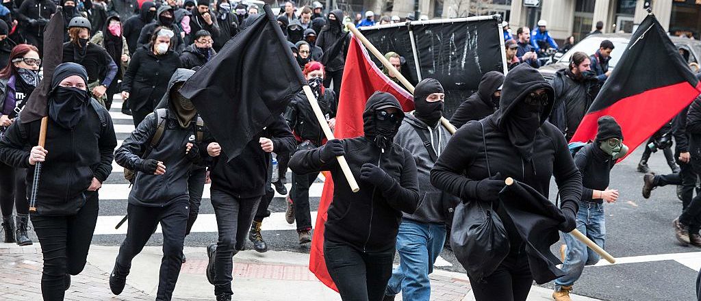Claves para entender a los grupos extremistas detrás de las protestas