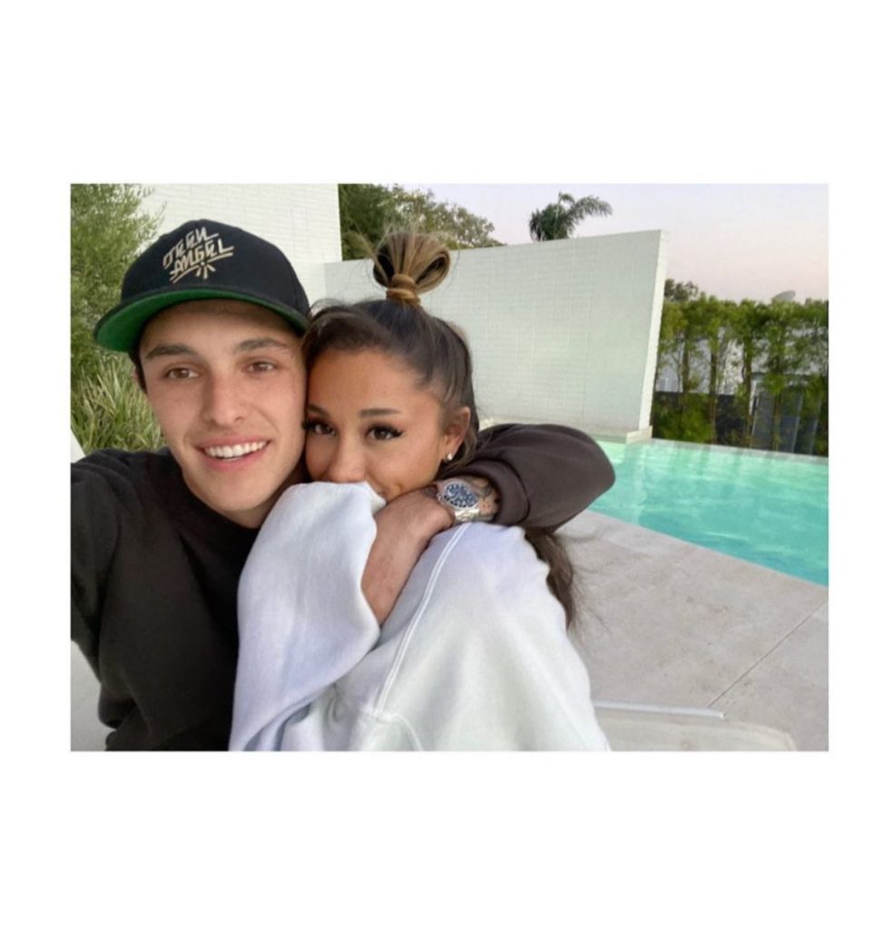 Ariana Grande hace oficial su relación con Dalton Gomez