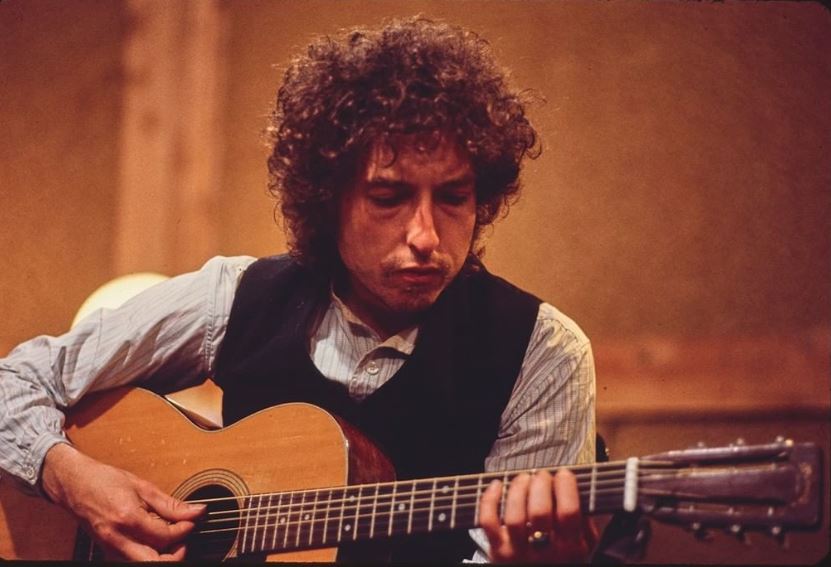 Bob Dylan habla de racismo y la pandemia en su primera entrevista en 4 años