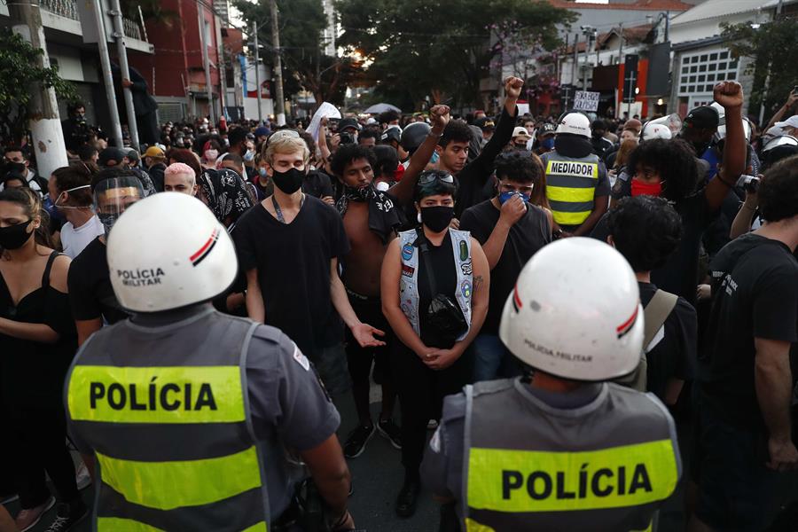 Protestas por nuevo método del Gobierno para registrar el COVID-19 en Brasil