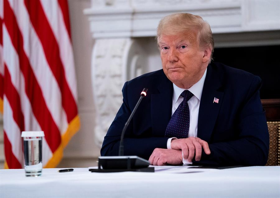 La estrella de Trump en Hollywood apareció teñida de negro