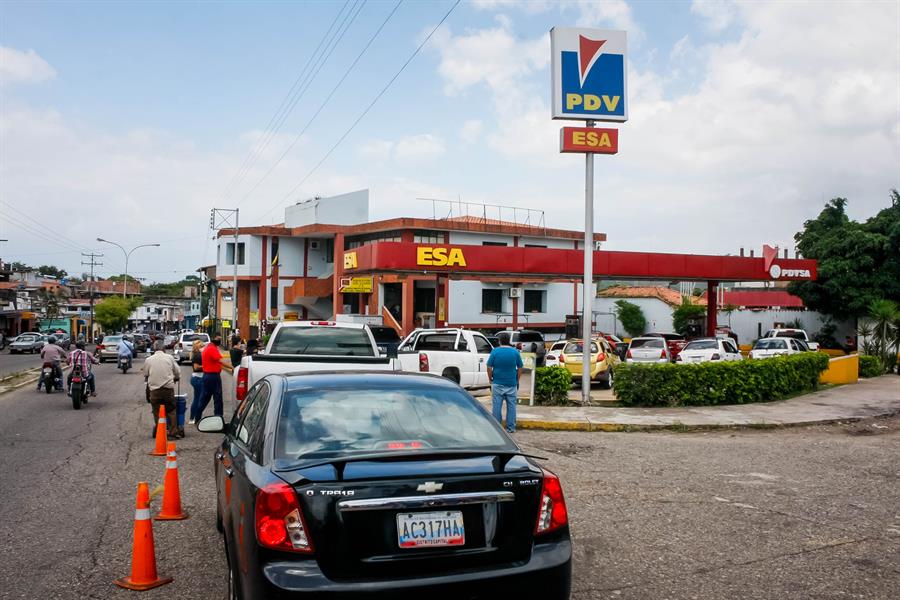 Colas por fallas en el suministro de la gasolina en Venezuela