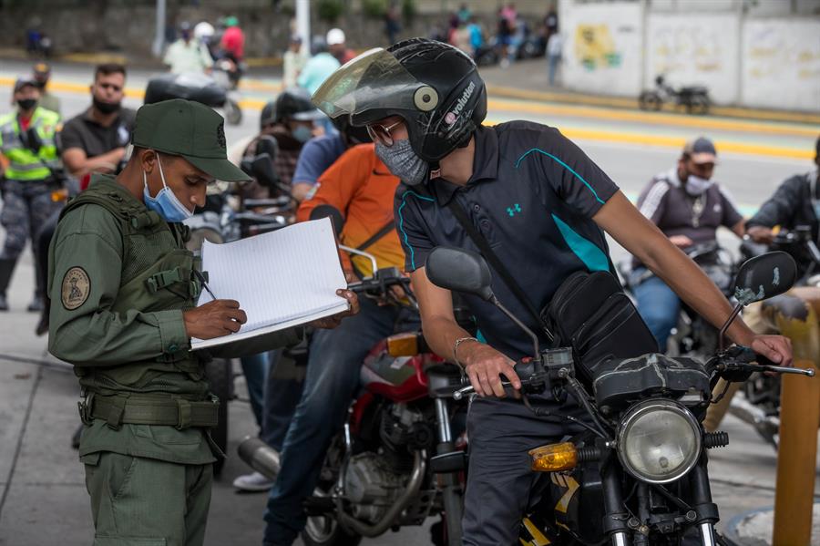 Venezuela asume con tensa calma aumento de la gasolina