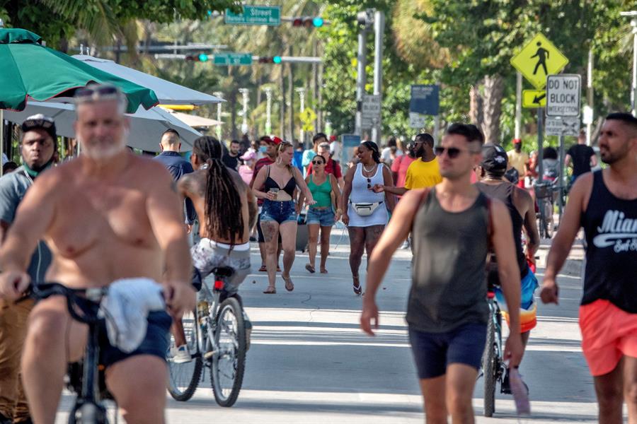 Multarán con US$ 50 a quienes no usen máscara en Miami Beach