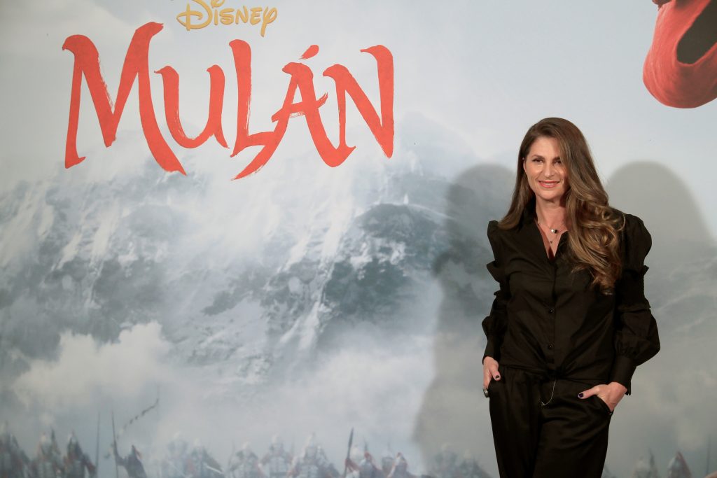 Mulan se aplaza tras repunte de COVID-19 en EEUU