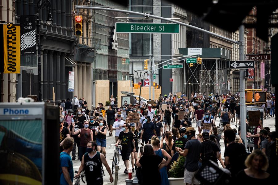 Nueva York levanta el toque de queda y se encamina a la reapertura
