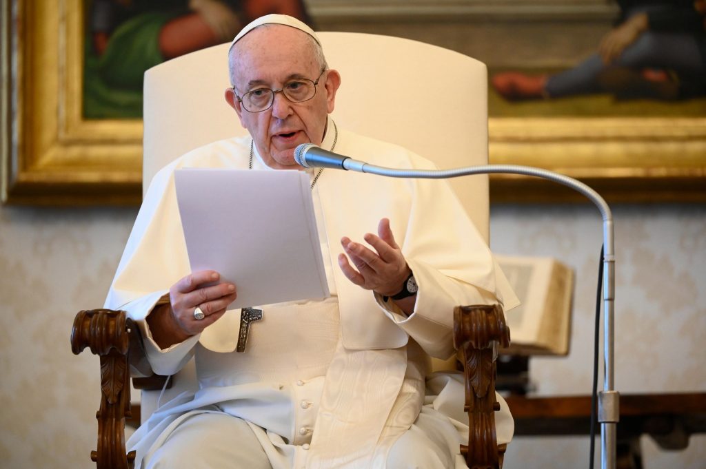 El papa critica el nepotismo como forma de corrupción