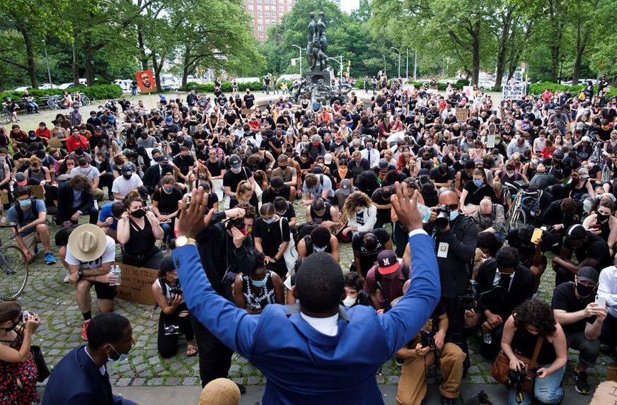 Fiscalía de Nueva York no imputará a manifestantes por delitos leves
