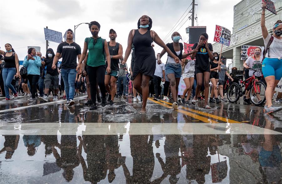 Ciudades de EEUU retiran sus toques de queda