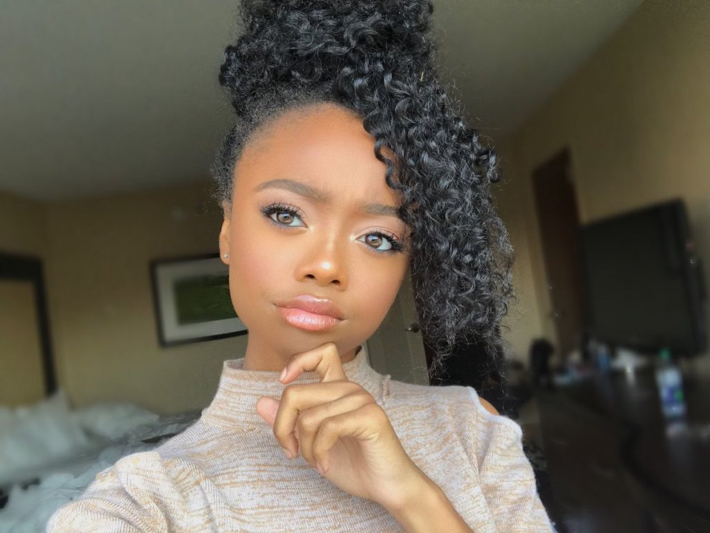 Skai Jackson causa polémica tras exponer a racistas en Twitter