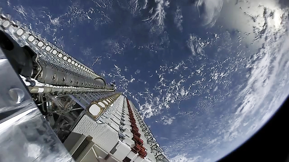 SpaceX no descansa y envía al espacio otros 60 satélites