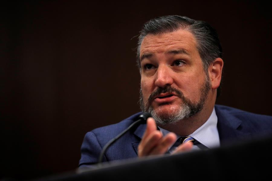 Senador Ted Cruz reta al actor de Hellboy a un combate de lucha