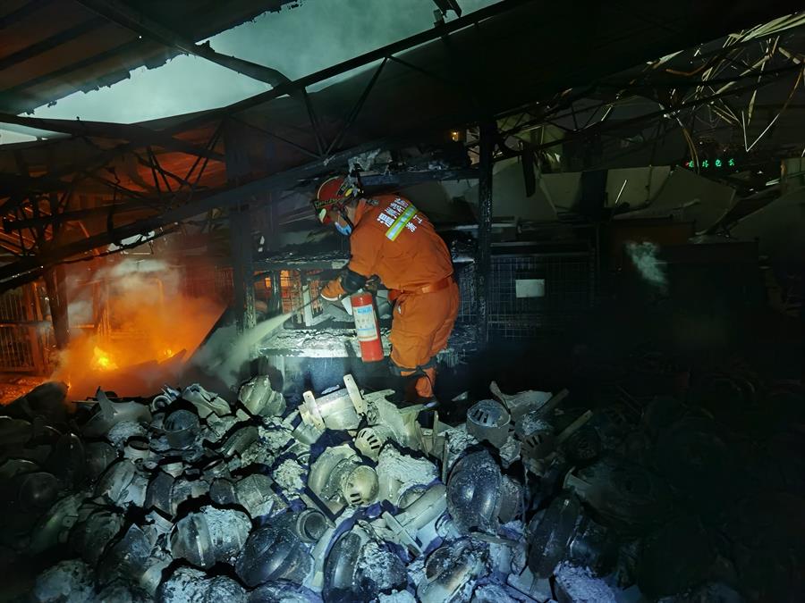 Explosión de camión de gas en China deja al menos 18 muertos